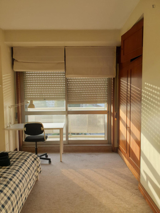 Lovely bedroom next to Faculdade de Economia da Universidade do Porto - Porto - chambre - ImmoJeune