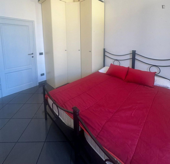 Nice double bedroom near the Campo Marte train station - Florence - chambre - ImmoJeune