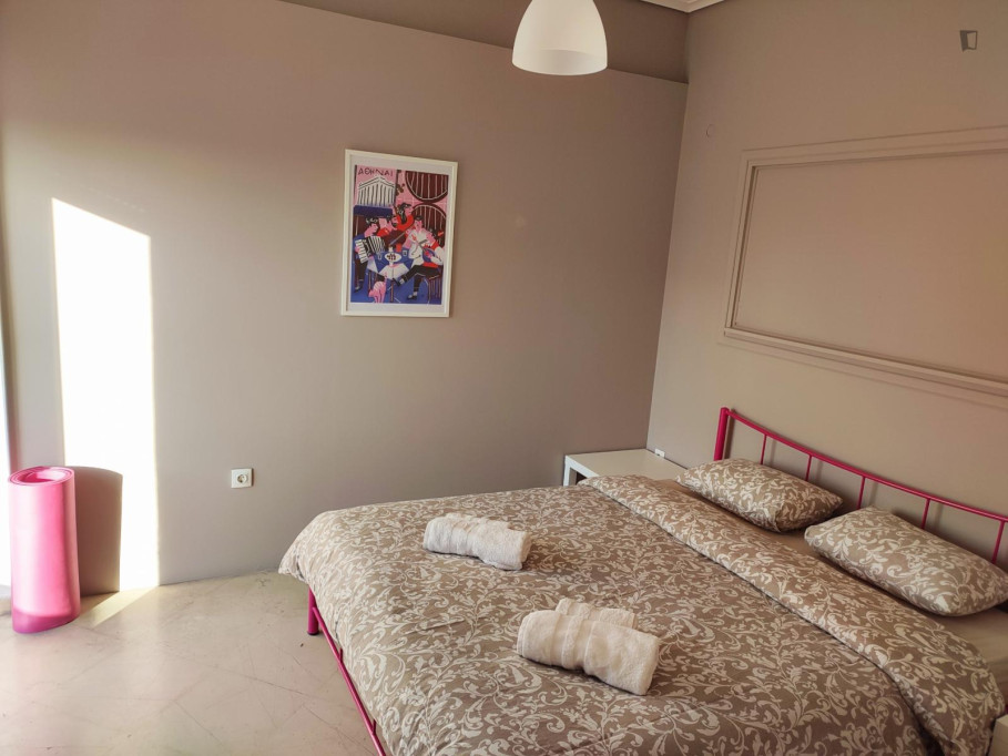 Modern double bedroom in a 10-bedroom apartment No18-3