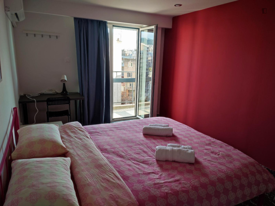 Modern double bedroom in a 10-bedroom apartment No18-10
