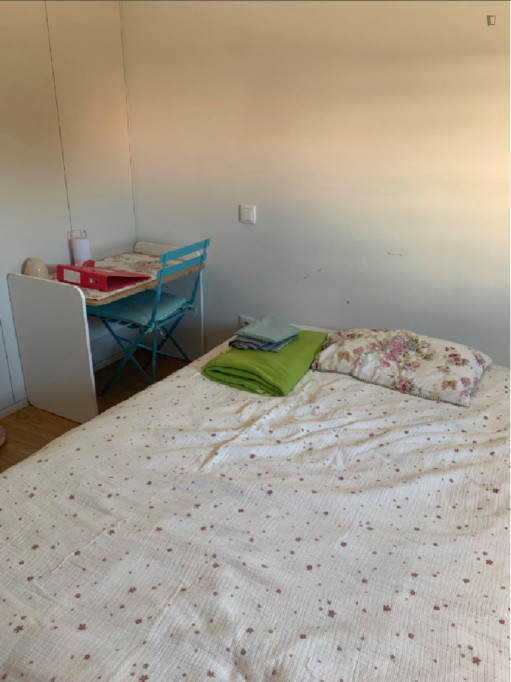 Airy Double Bedroom close to Santo Ovidio Metro - Vila Nova de Gaia - chambre - ImmoJeune