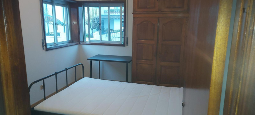 Nice Double Bedroom close to Cândidos dos Reis Metro - Matosinhos - chambre - ImmoJeune