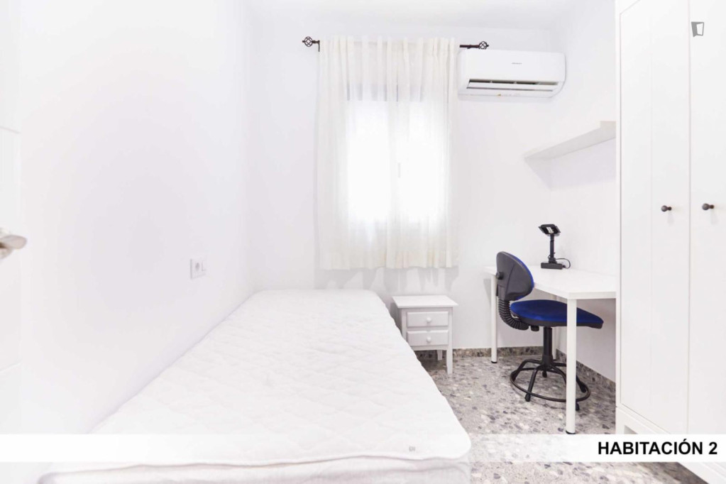 Inviting single bedroom in El Plantinar - Séville - chambre - ImmoJeune