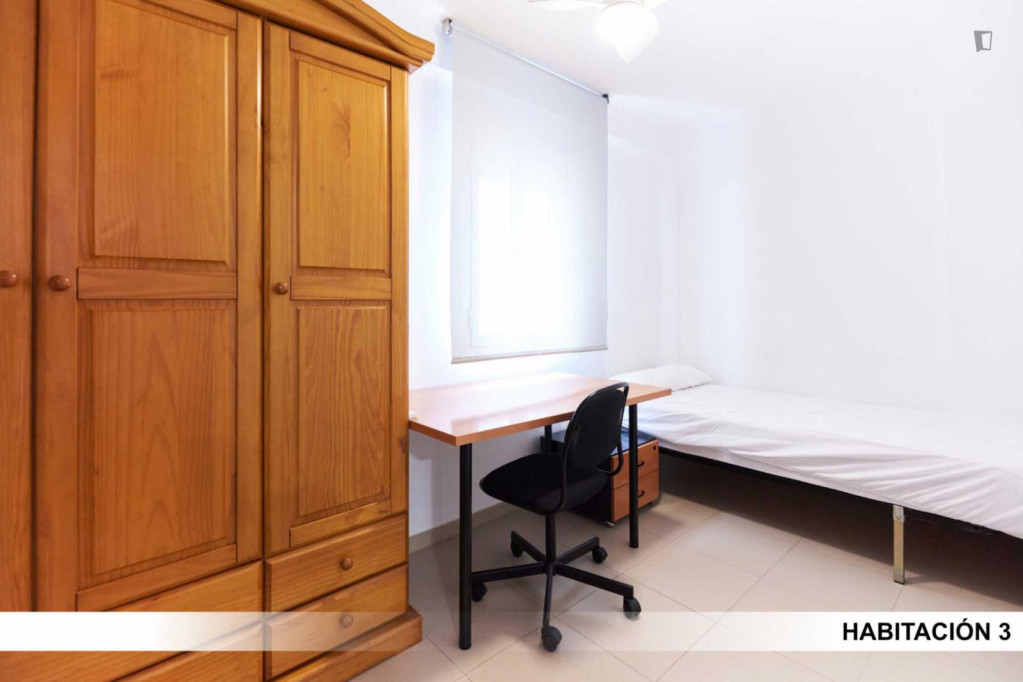 Inviting single bedrooom is in Triana near the Escuela Técnica Superior - Séville - chambre - ImmoJeune