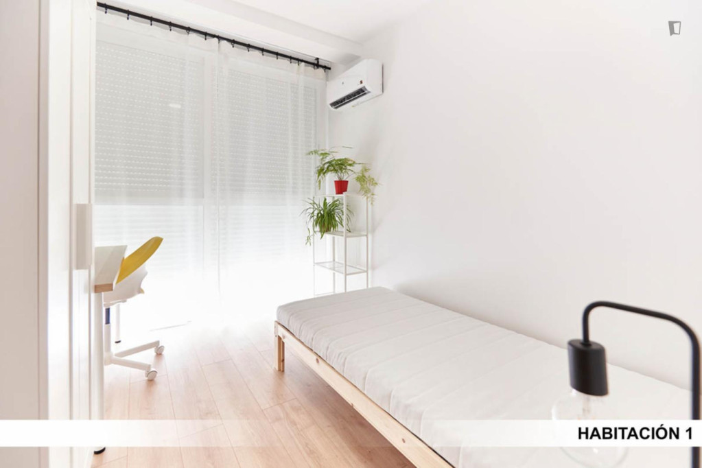 Lovely single bedroom in Parque de miraflores - Séville - chambre - ImmoJeune