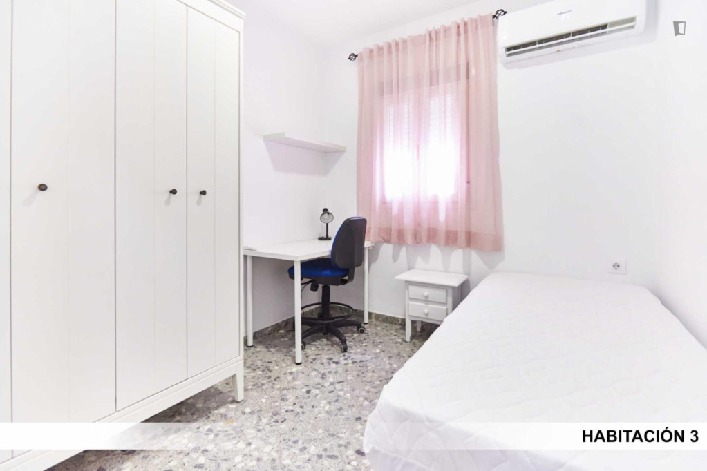 Pleasant single bedroom in El Plantinar - Séville - chambre - ImmoJeune