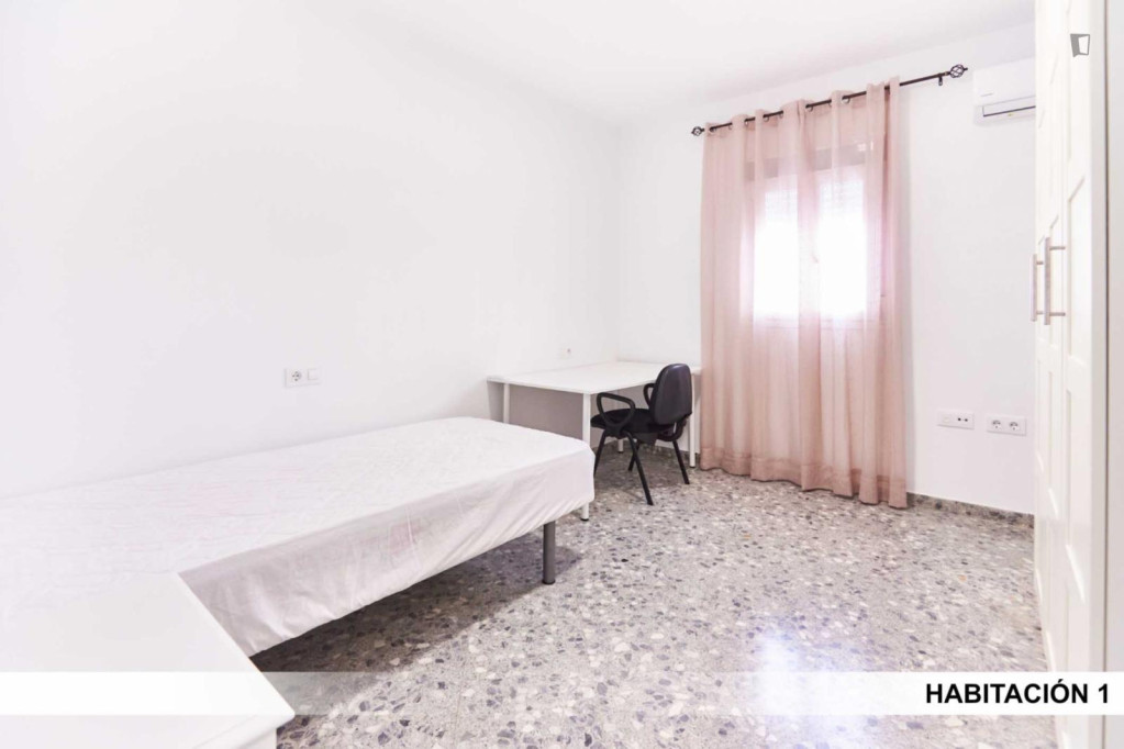 Lovely single bedroom in El Plantinar - Séville - chambre - ImmoJeune