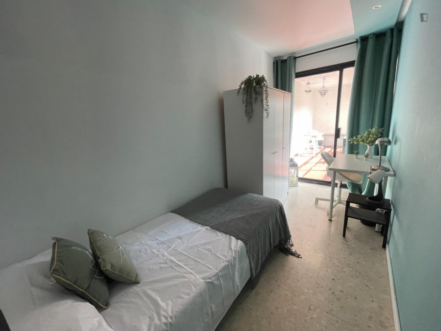 Inviting single bedroom next to Plaza de Espana - Séville - chambre - ImmoJeune