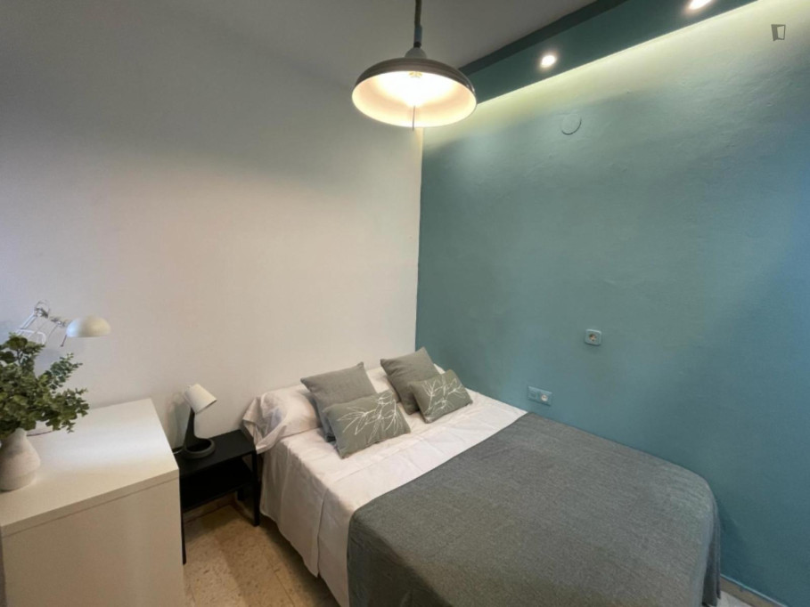 Spacious double ensuite bedroom next to Plaza de Espana - Séville - chambre - ImmoJeune