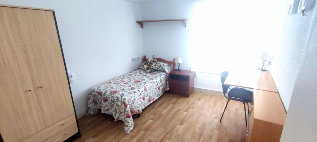 Cosy single bedroom in Castellón de la Plana - Castello de la Plana - chambre - ImmoJeune
