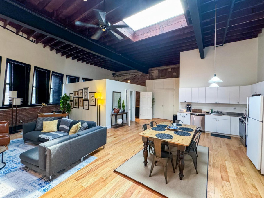 Spacious and welcoming 2-bedroom apartment in Back Bay - Boston - chambre - ImmoJeune