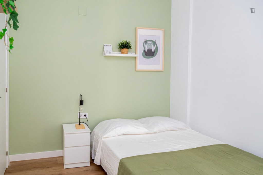 Great looking single bedroom in a property with balcony - Zaragoza - chambre - ImmoJeune