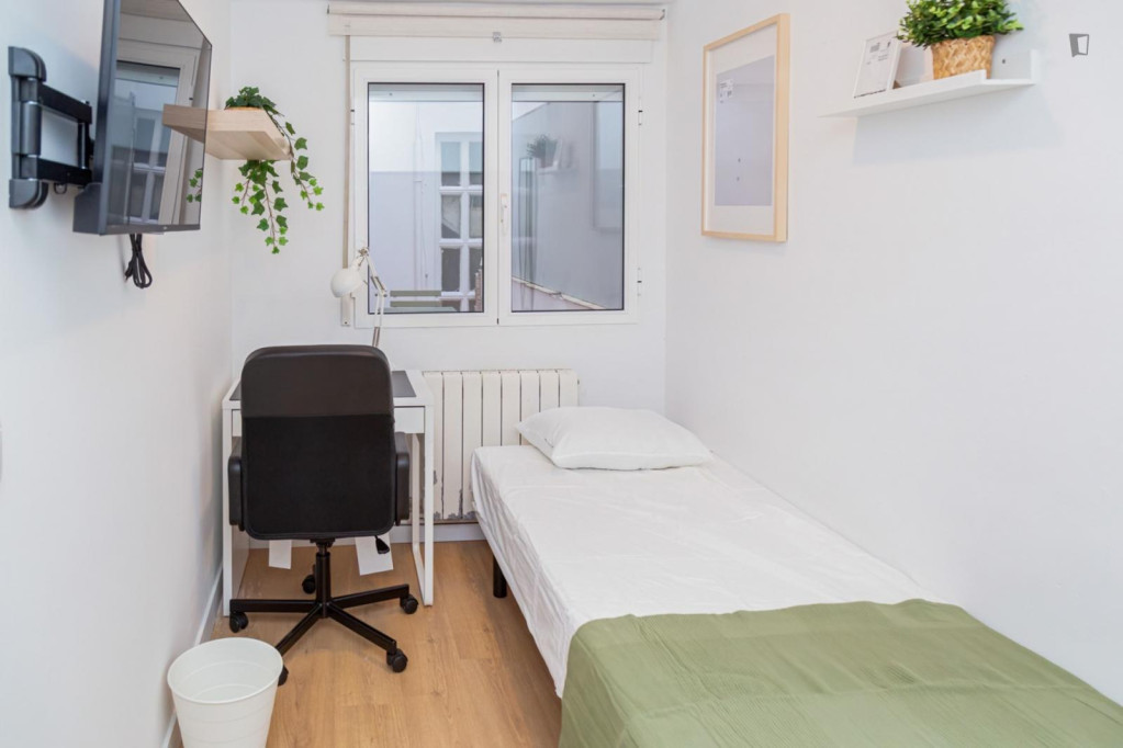 Attractive single bedroom in a property with balcony