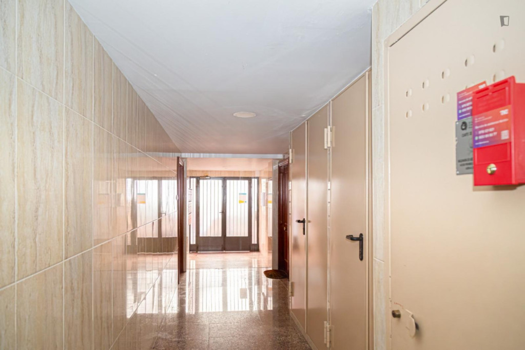 Great looking single bedroom with balcony - Zaragoza - chambre - ImmoJeune