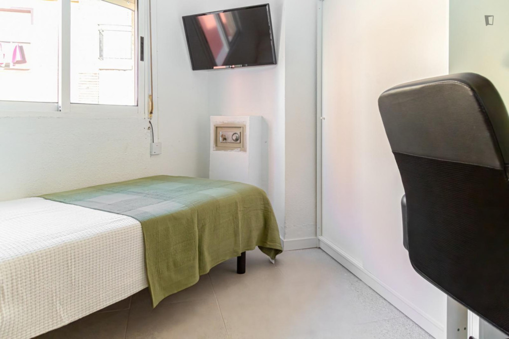 Appealing single bedroom