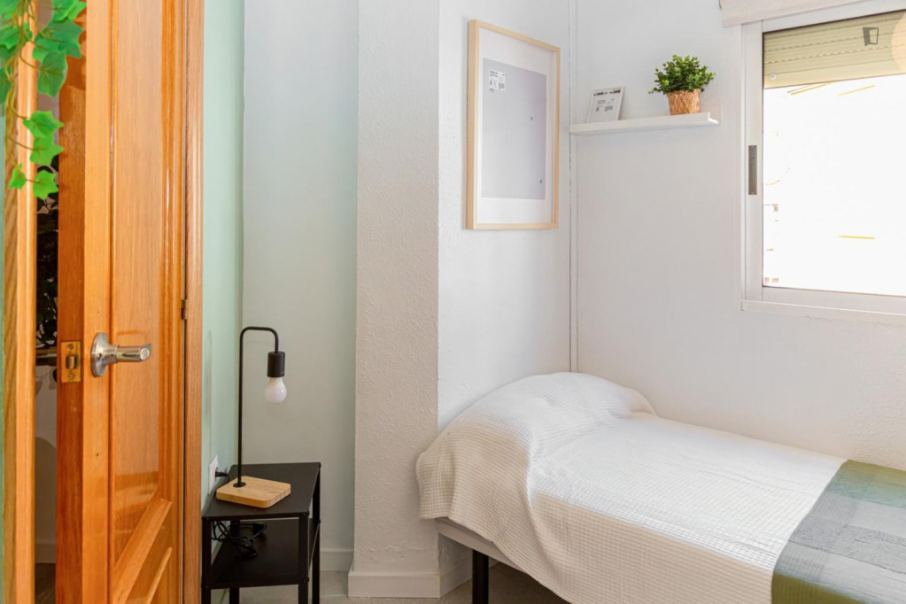 Appealing single bedroom