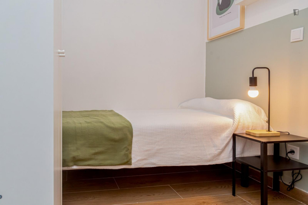 Cozy single bedroom