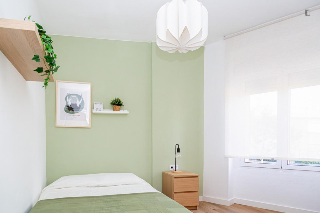 Attractive single bedroom in a property with balcony - Zaragoza - chambre - ImmoJeune