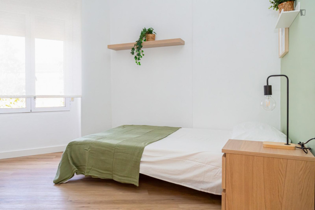 Cozy single bedroom in a property with balcony - Zaragoza - chambre - ImmoJeune