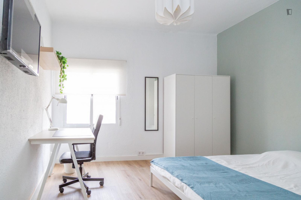 Attractive single bedroom in a property with balcony - Zaragoza - chambre - ImmoJeune