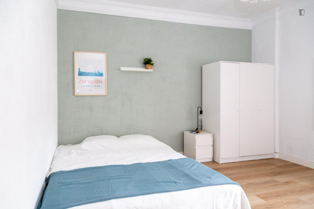Appealing single bedroom in a property with balcony - Zaragoza - chambre - ImmoJeune