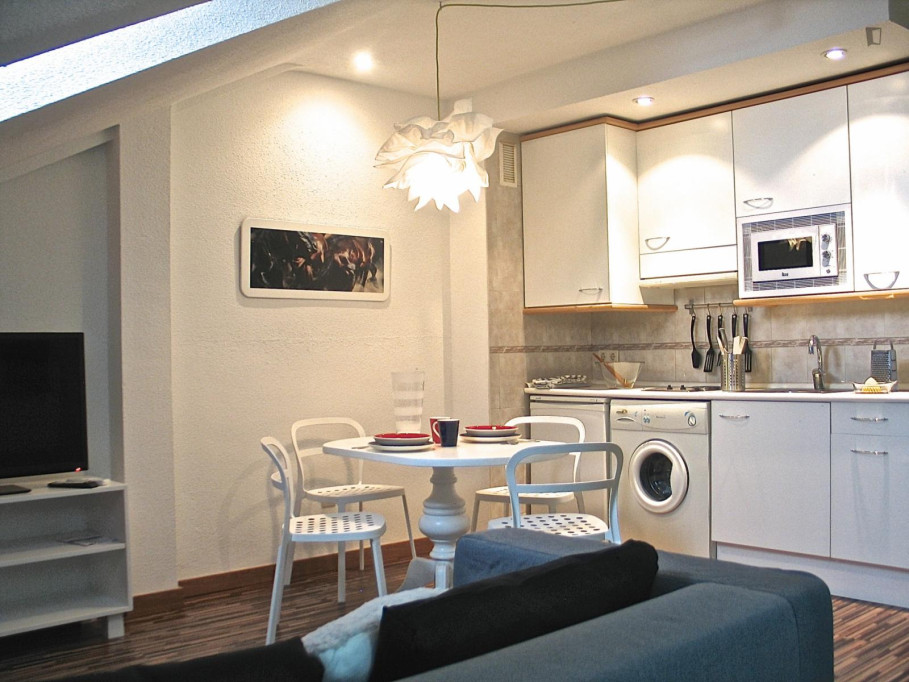 Encantador Apartamento Reformado en el Centro Histórico de Salamanca - Salamanca - chambre - ImmoJeune