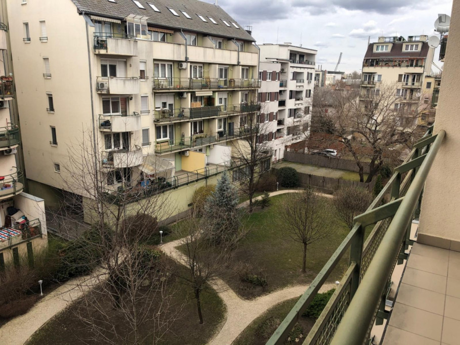 Lovely studio with a balcony, in Angyalföld