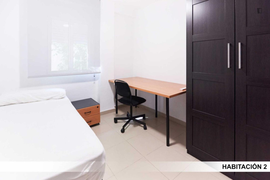 Pleasant single bedrooom is in Triana near the Escuela Técnica Superior - Séville - chambre - ImmoJeune