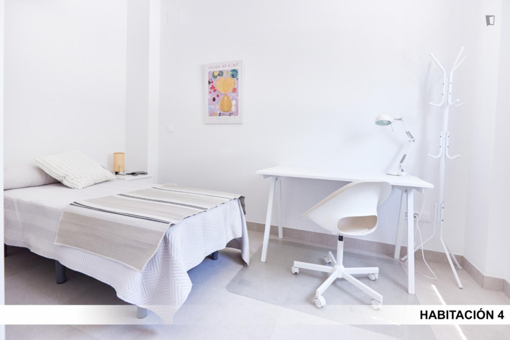 Bright single bedroom near Metro Gran Plaza station - Séville - chambre - ImmoJeune