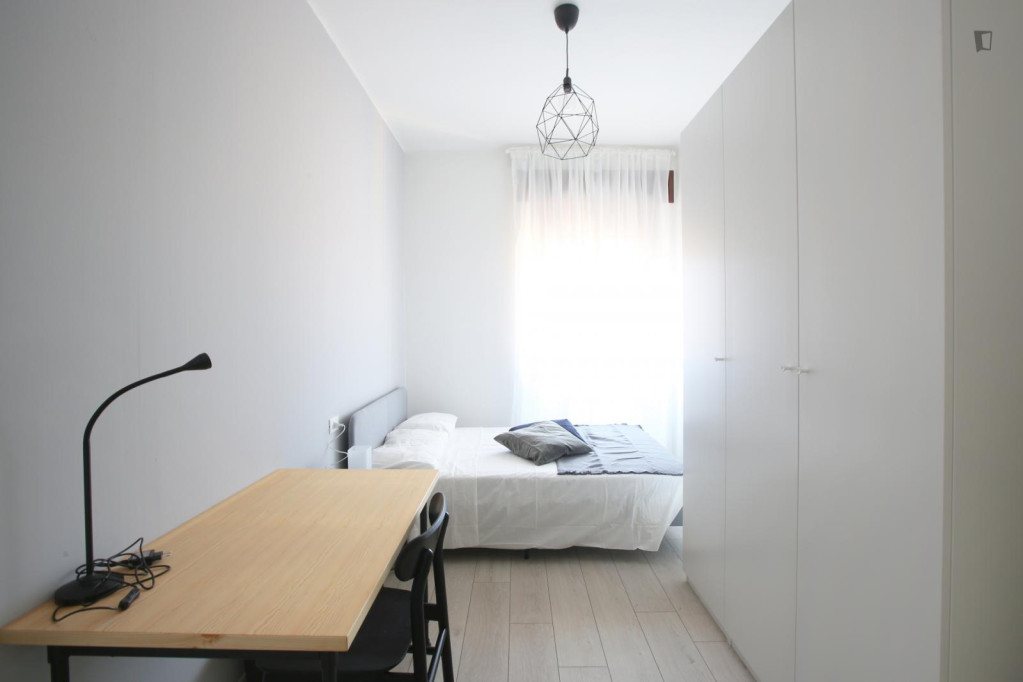 Interesting double bedroom in Crocetta - Modena - chambre - ImmoJeune