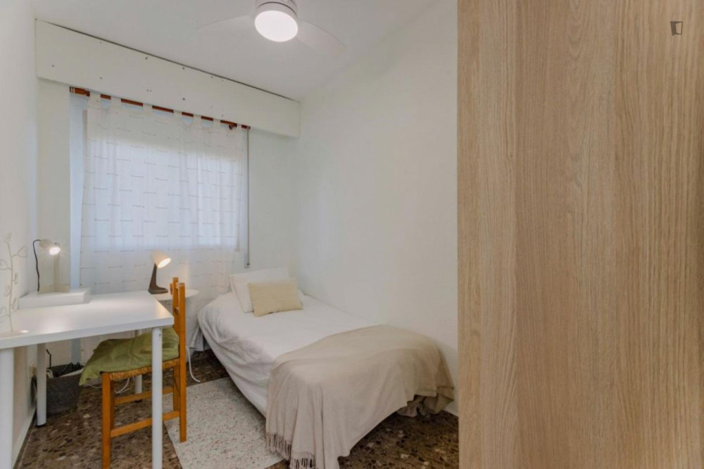 Nice single bedroom in shared flat close to Ciutat Universitària - Valence - chambre - ImmoJeune