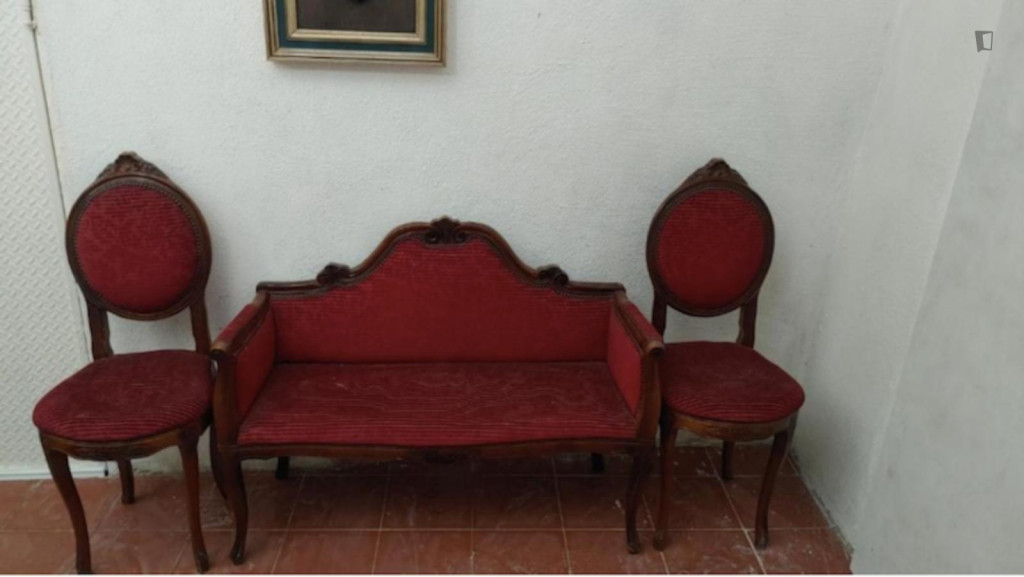 Multiple beds bedroom, with private bathroom, in 3-bedroom house