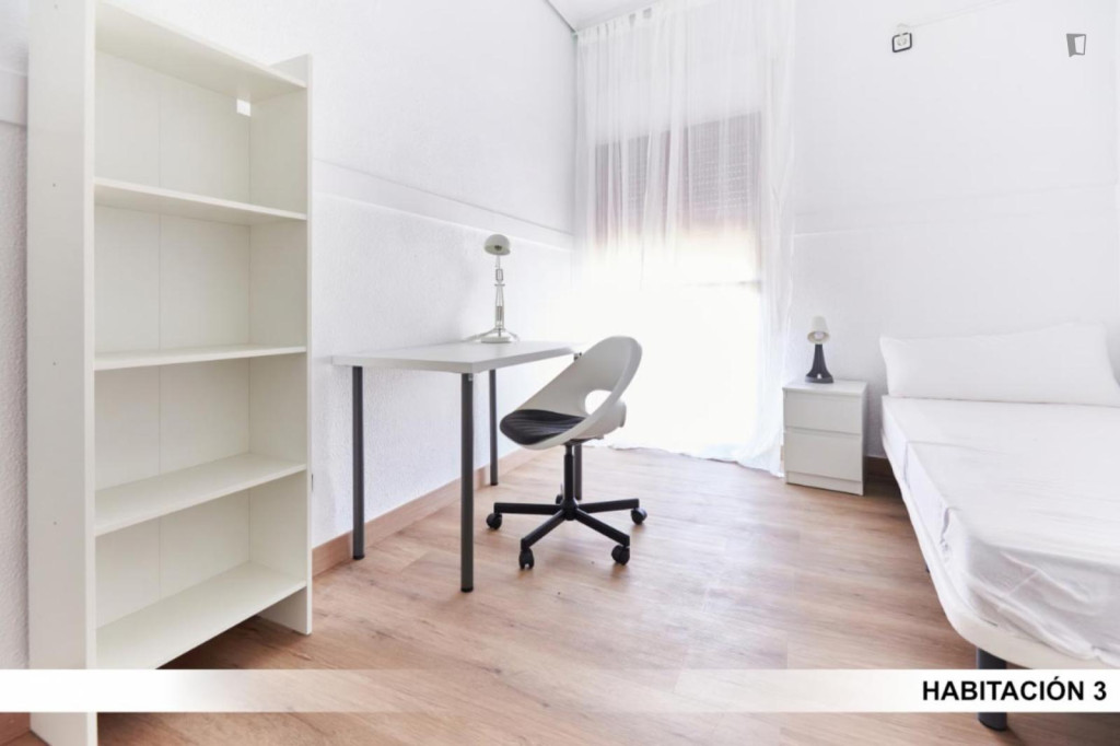 Welcoming single bedroom near Metro Amate station - Séville - chambre - ImmoJeune