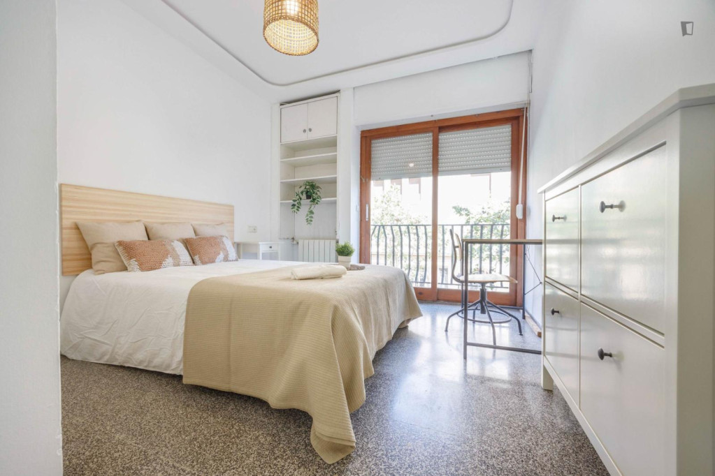 Great room with balcony and private bathroom in Valencia - Valence - chambre - ImmoJeune