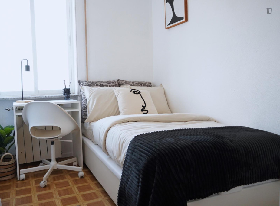 Cosy single bedroom in shared flat close to the Begoña metro station - Madrid - chambre - ImmoJeune