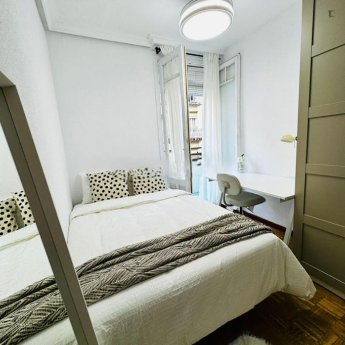 Interesting double bedroom in Argüelles - Madrid - chambre - ImmoJeune