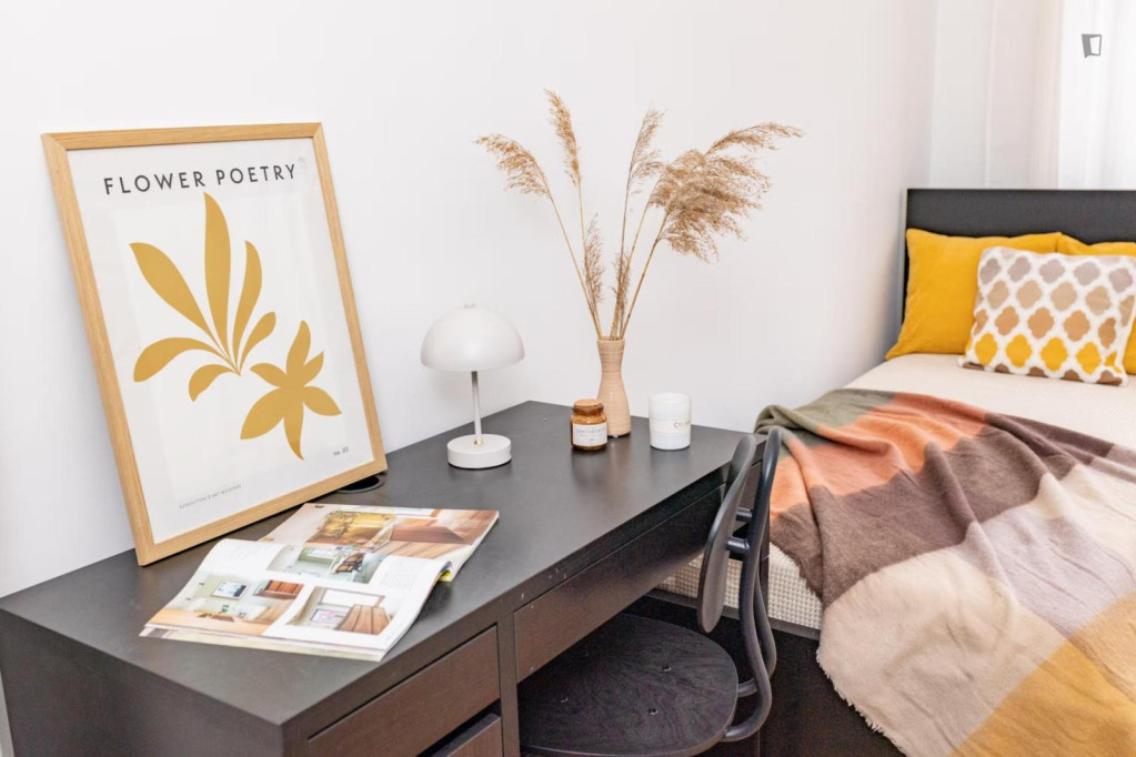 Bright double bedroom near the Blaha Lujza tér metro