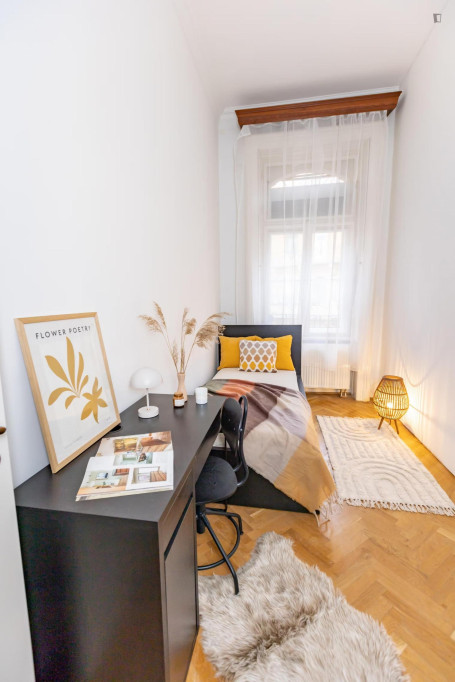 Bright double bedroom near the Blaha Lujza tér metro