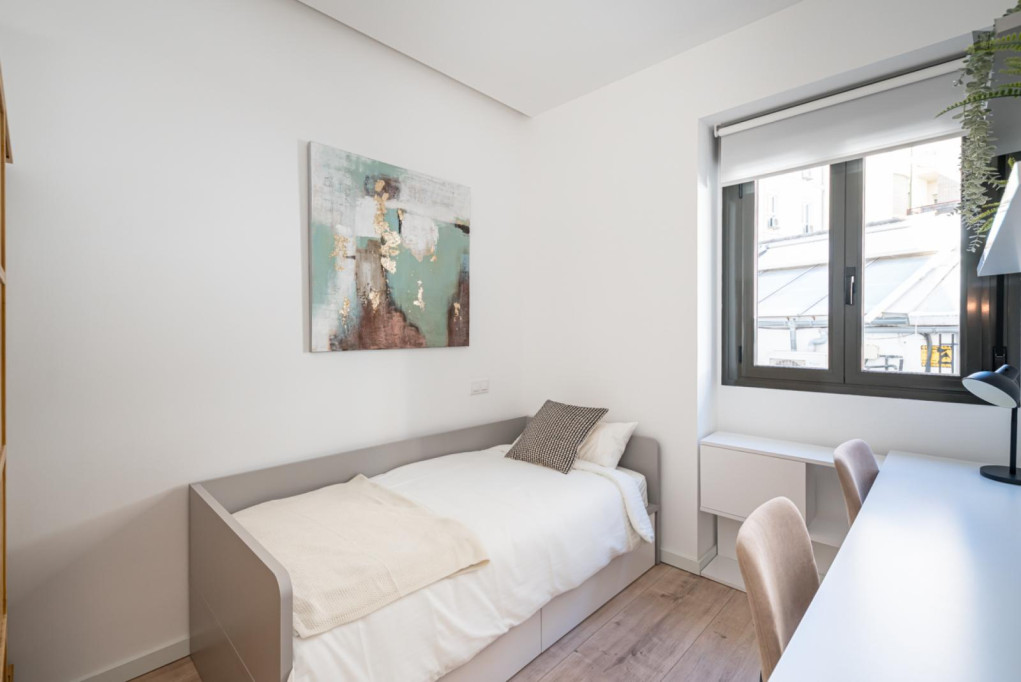 Bedroom for rent in Cisneros 73, Madrid - Madrid - chambre - ImmoJeune