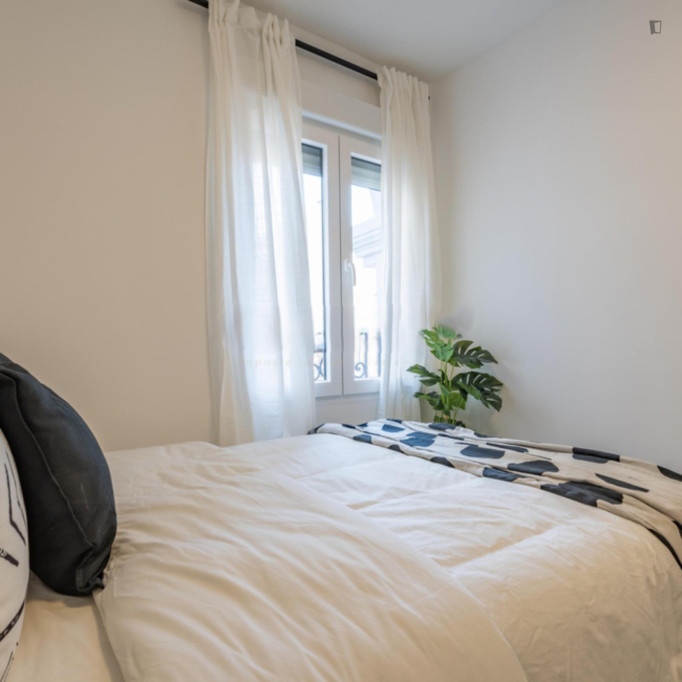 Luminous double bedroom in the Chamberí district - Madrid - chambre - ImmoJeune