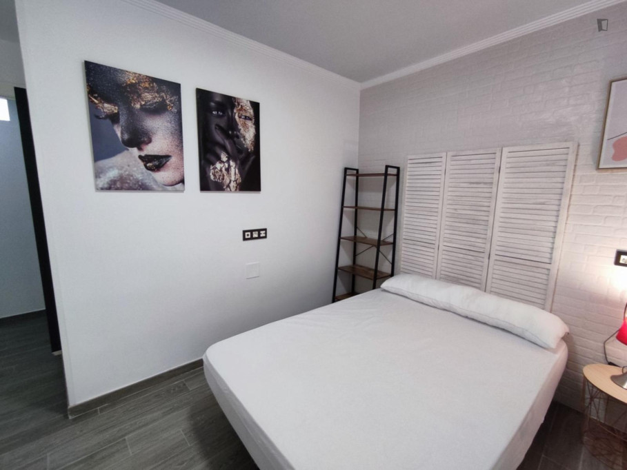Cool double bedroom with a balcony, in the centre of Salamanca - Salamanca - chambre - ImmoJeune