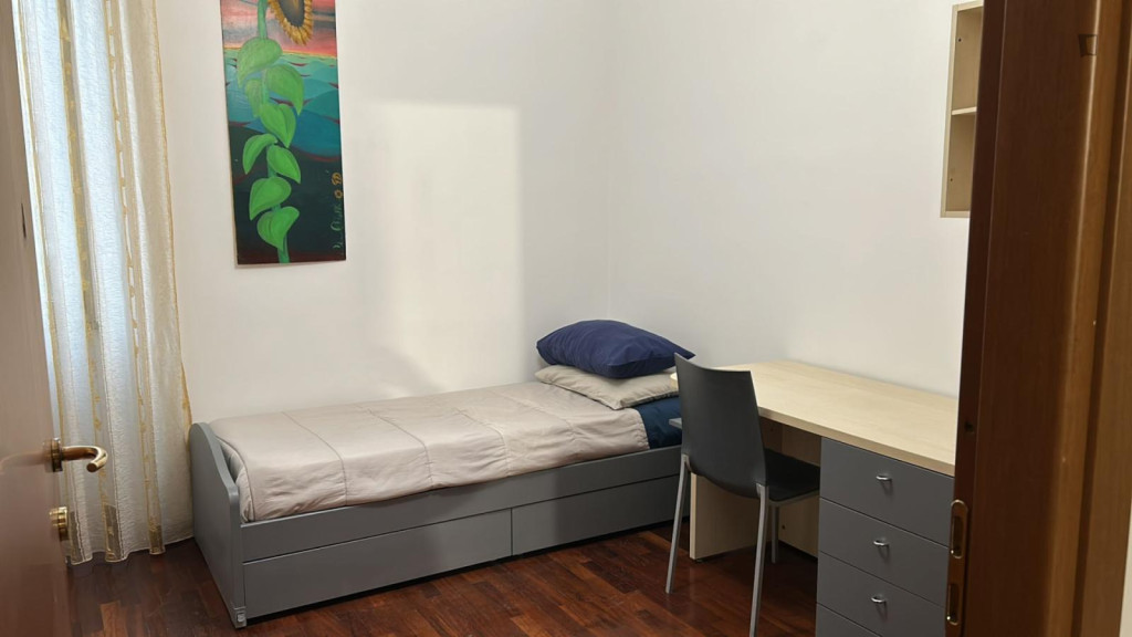 Cozy single bedroom in 2-bedroom apartment close to Crescenzago metro station - Milan - chambre - ImmoJeune