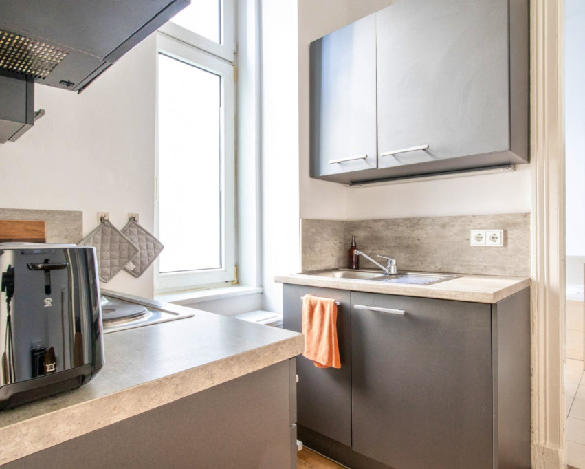 Cozy Bright Apt w/ City Views near Christuskirche Metro Station