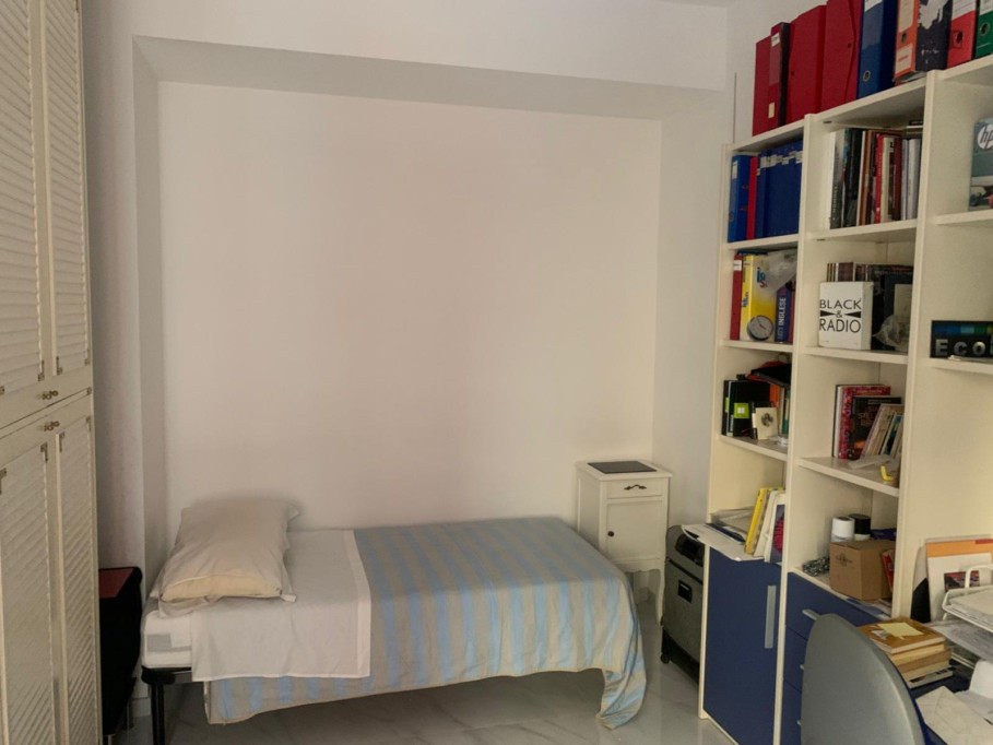 Single bedroom, with private bathroom, in 2-bedroom apartment - Rome - chambre - ImmoJeune