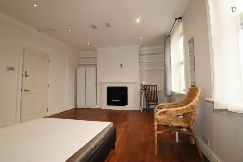 Cozy bedroom in a shared flat in the Notting Hill neighbourhood - London - chambre - ImmoJeune