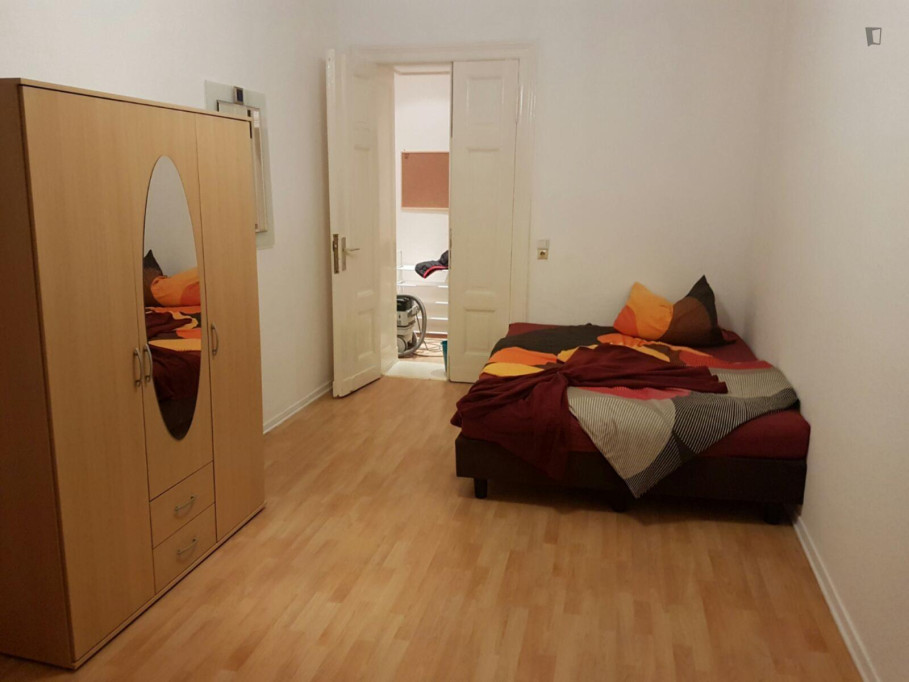 Bed in a cosy twin bedroom, in Neukölln - Berlin - chambre - ImmoJeune