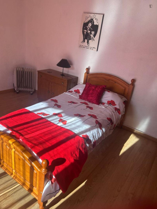 Comfortable single bedroom with balcony well connected to the city center of Alicante