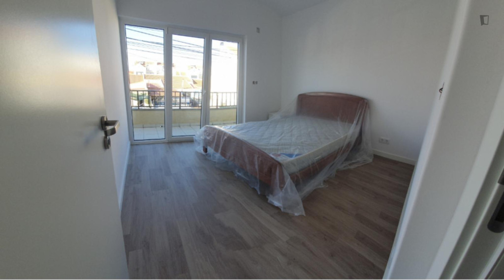 Awesome Double Bedroom close to Reboleira Metro - Lisbonne - chambre - ImmoJeune
