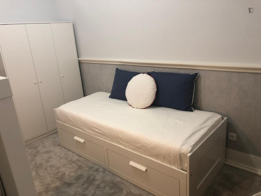 Cozy Bedroom Close To Alameda Metro - Lisbonne - chambre - ImmoJeune
