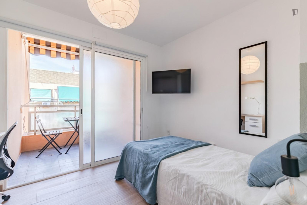 Great looking single bedroom with balcony - Valence - chambre - ImmoJeune